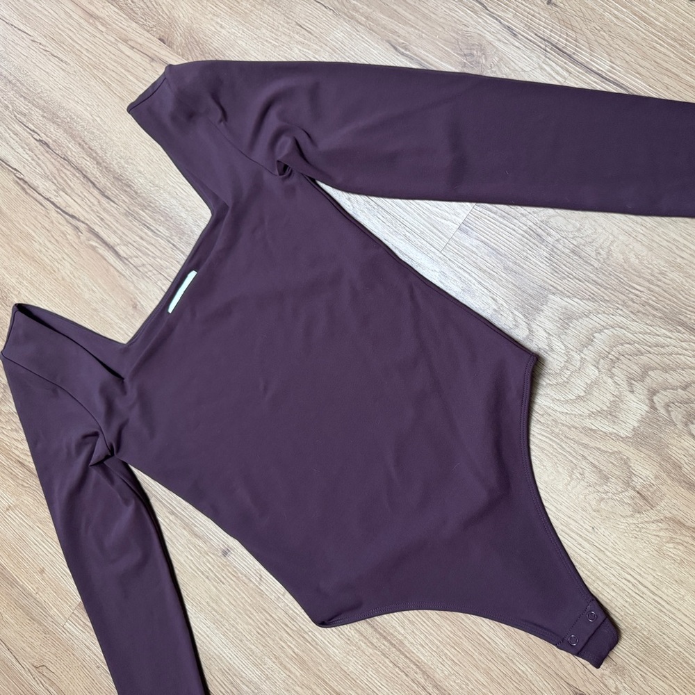 NWOT Babaton Contour Squareneck Longsleeve Bodysuit